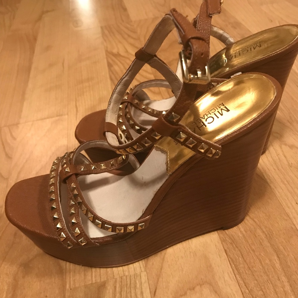 Michael Kors wedges 😘